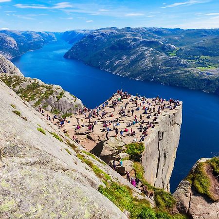 Experience A Cozy Getaway Near Pulpit Rock-A Unit Apartment Jorpeland Luaran gambar